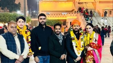 Photo of पूर्व केंद्रीय मंत्री अनुराग ठाकुर कृष्ण की नगरी पहुंचे मथुरा , संतों से लिया आशीर्वाद 