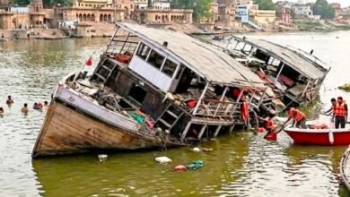 Photo of यमुना में पलटी श्रद्धालुओं से भरी नाव, 10 लोगों की मौत